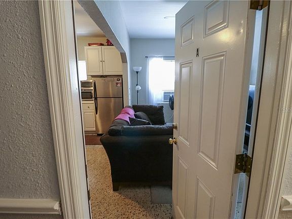 4th image of 419 E Tarpon Ave APT B