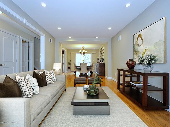 4th image of 563 Darlington Ave