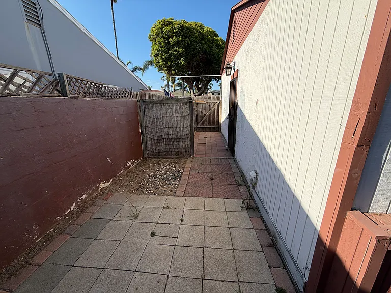 222 Elder Ave — Photo 23