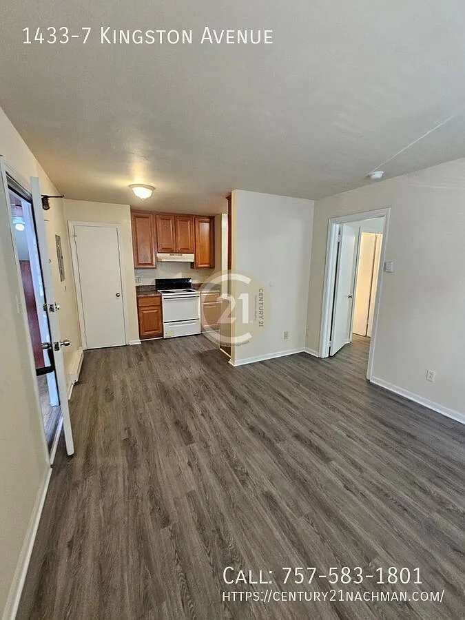 Property MUST be physically viewed before filling out an application. — Photo 3
