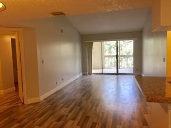 9901 Westview Dr, Pompano Beach, FL