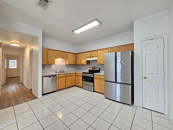 3rd image of 5202 Daybreak Dr