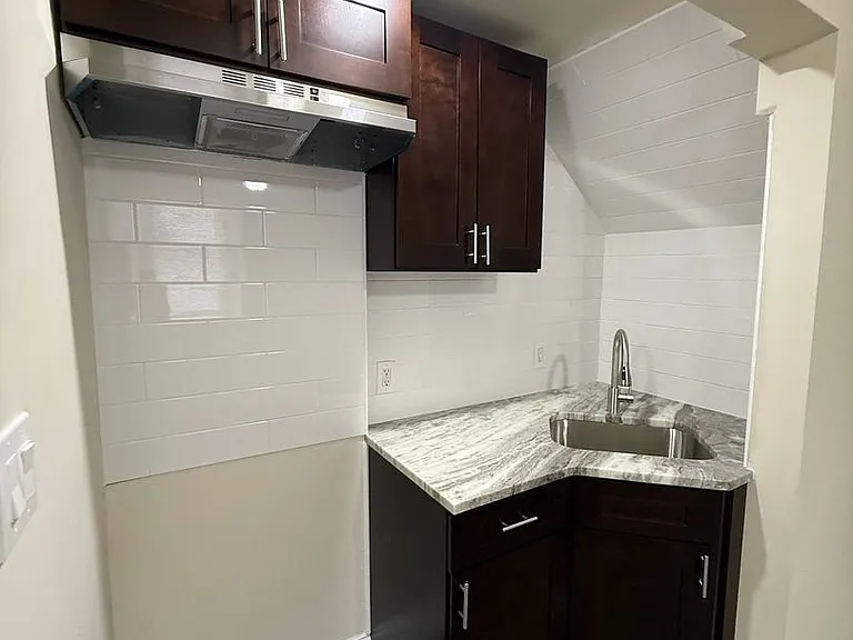 Brand New 1 Bed 1 Bath Apartment For Rent. — Photo 5