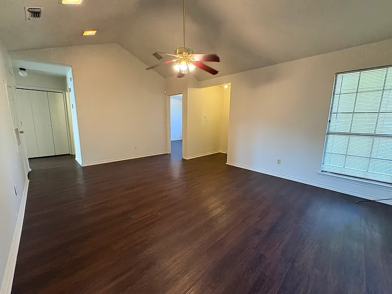 714 Hillcrest Ct — Photo 5