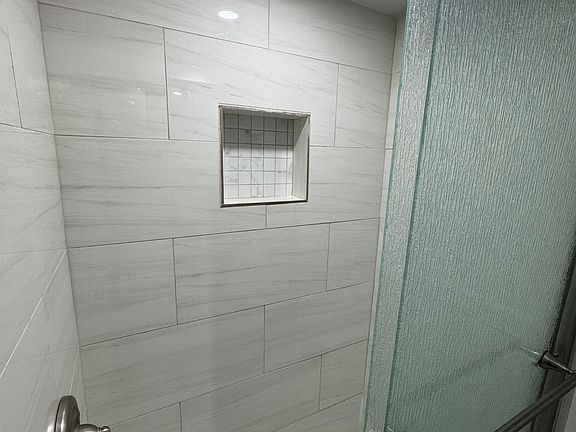 4th image of 14212 Essex Dr #Basement