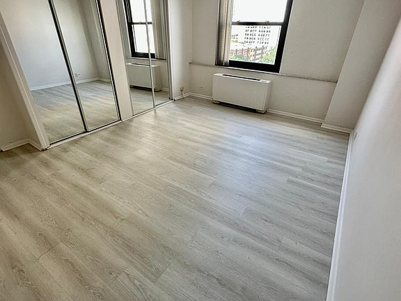 5th image of 5701 N Sheridan Rd APT 9L