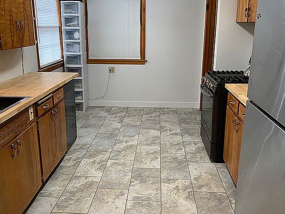 5th image of 2814 Dawes Rd