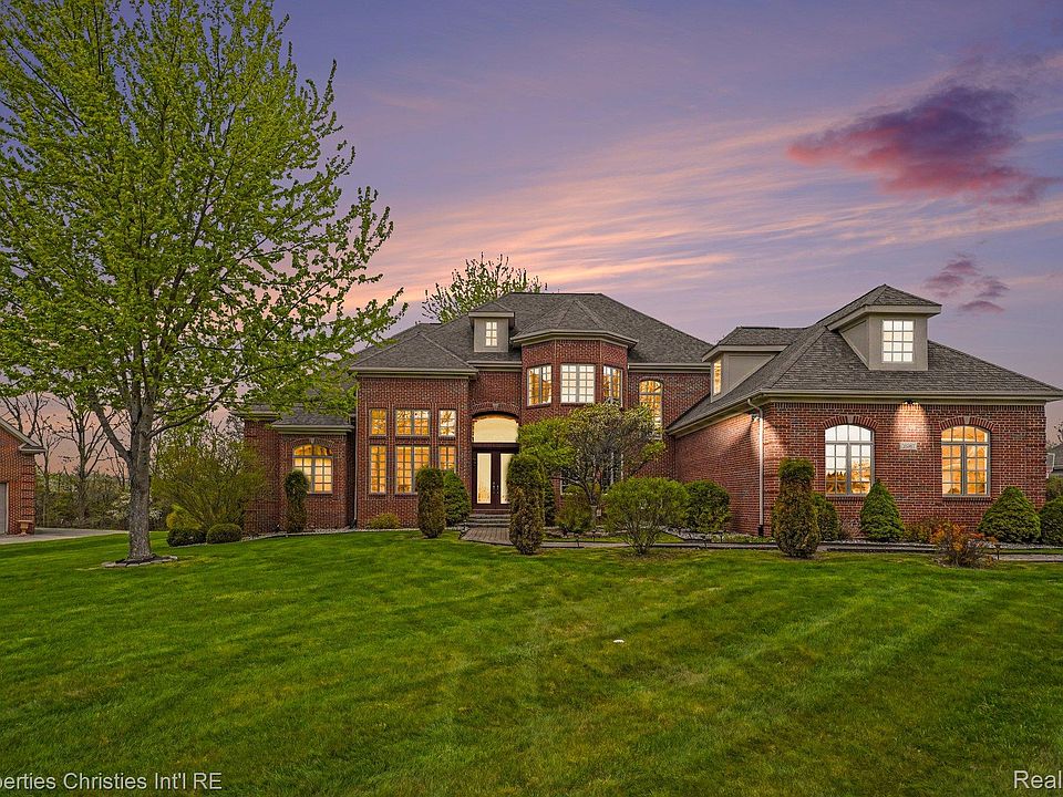 1st image of 16987 Kings Fairway Ln