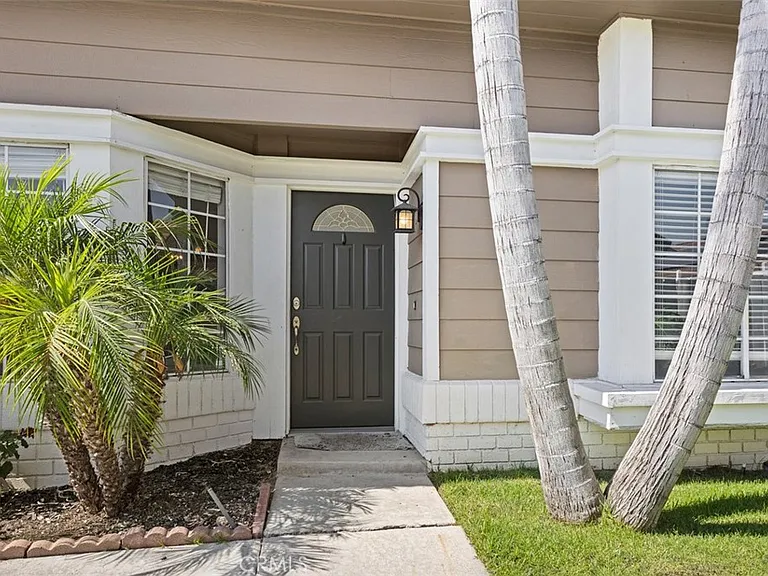 28045 Blandings — Photo 4