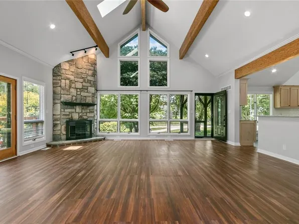 318 NW Heady Ave, Ferrelview, MO 64163