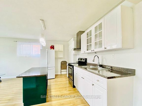 3rd image of 128 Stevenson Rd S Floor 2