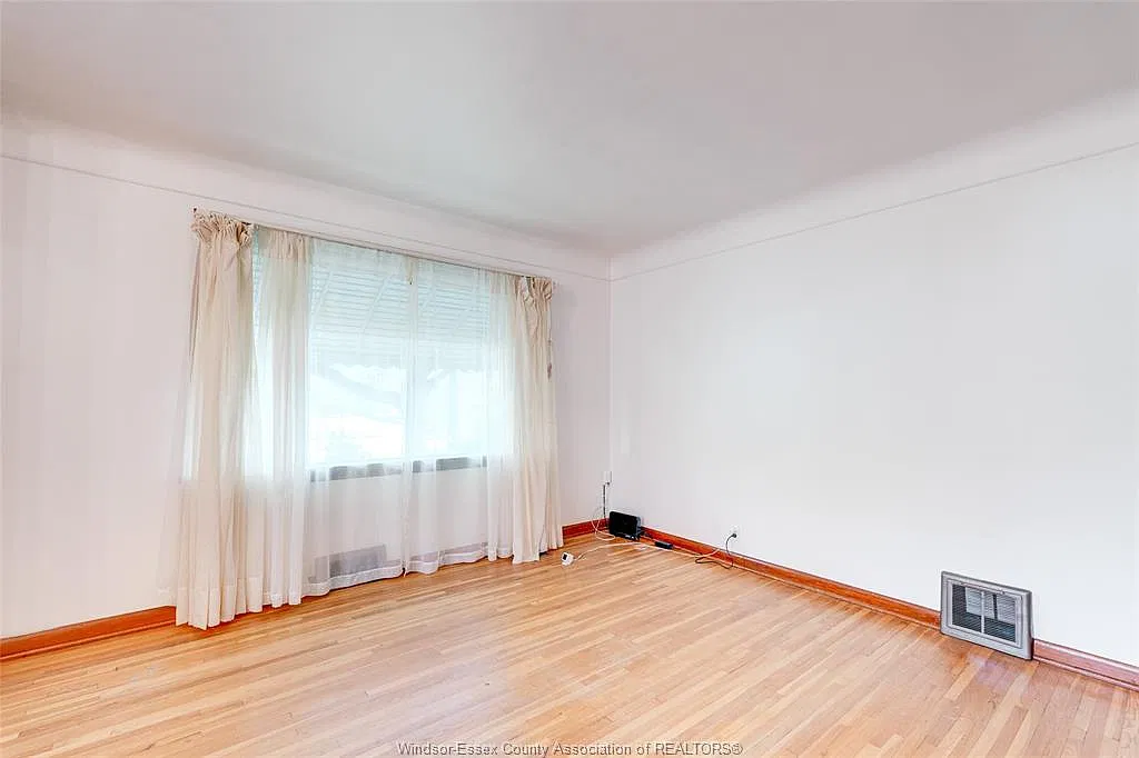 3 bed, $2,200 — Photo 4
