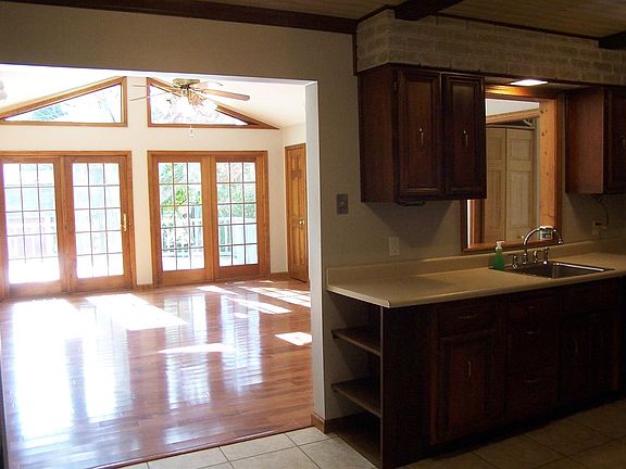 5th image of 253 Green Acres Dr