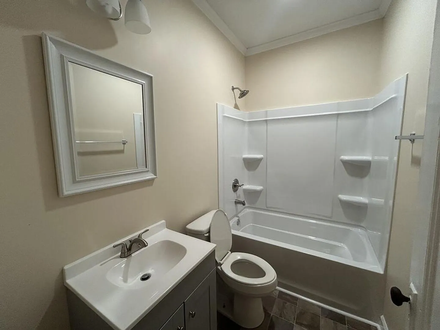2139 Andrews Ave. - Apt 2 — Photo 3