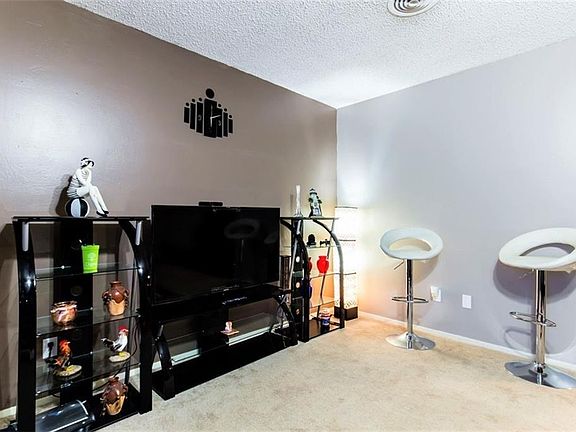 5th image of 1417 Brookhollow Dr