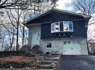 26 Bonaparte Point Rd, Hopatcong, NJ 07843