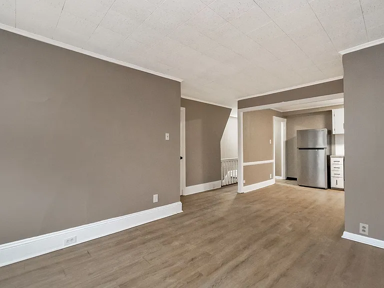301 W Wilkes Barre St — Photo 9