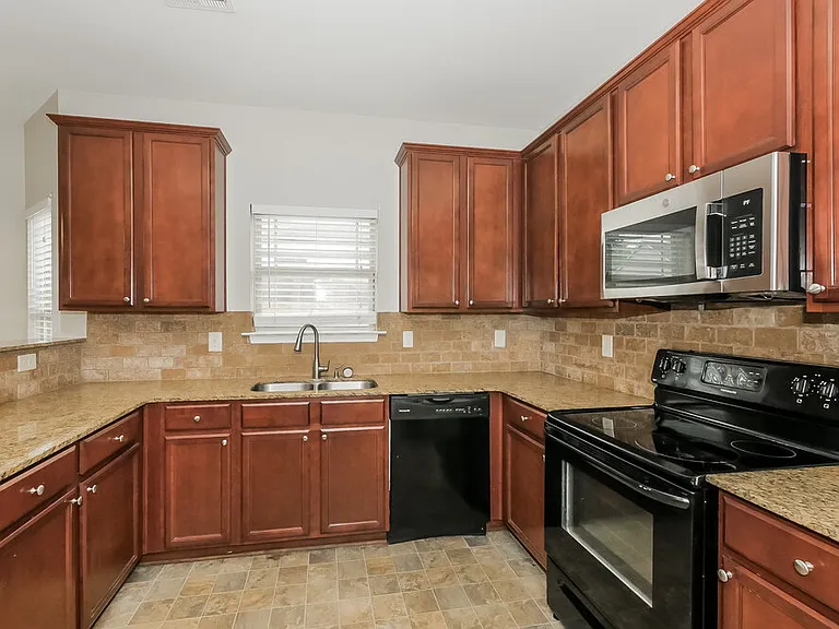 632 Stevens Pl — Photo 10