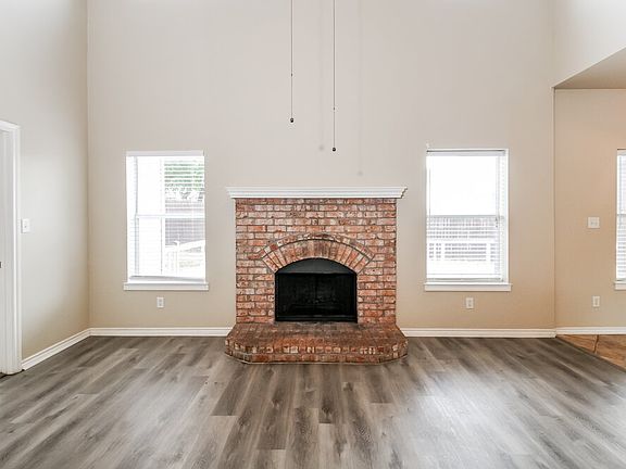 5th image of 2405 Creekwood St