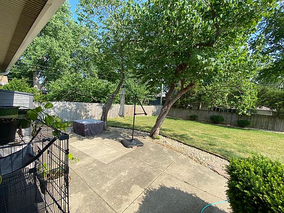 3rd image of 1812 W Gaylord Ave