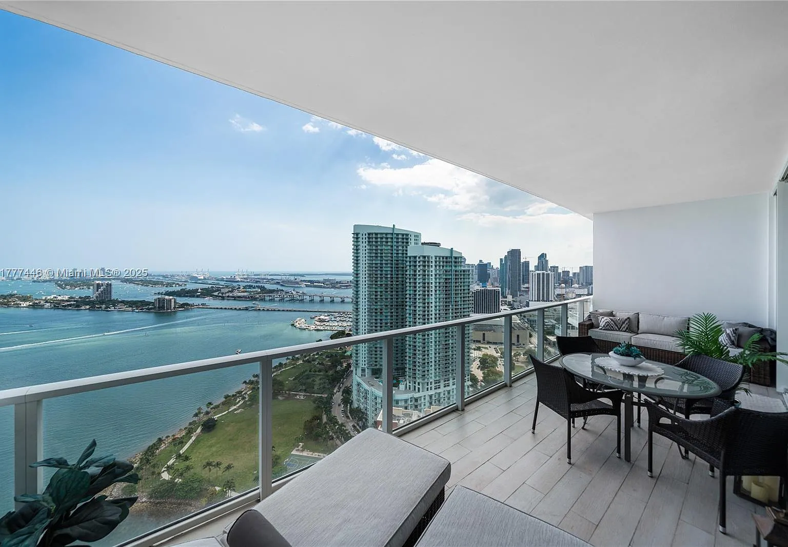 2 bed, 1135 sqft, $6,550 — Photo 4