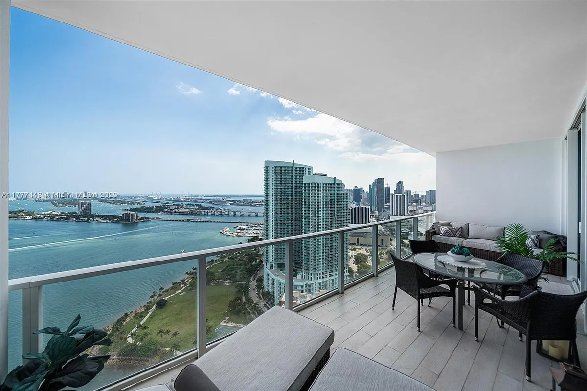 Building Photo - 2020 N Bayshore Dr #4004