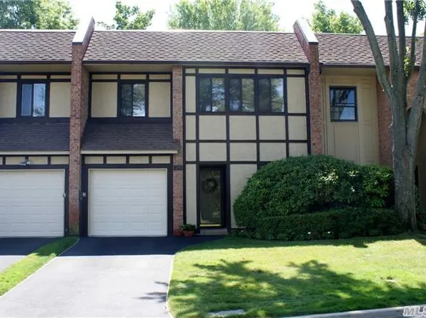 125 Southgate Dr, Massapequa Park, NY 11762