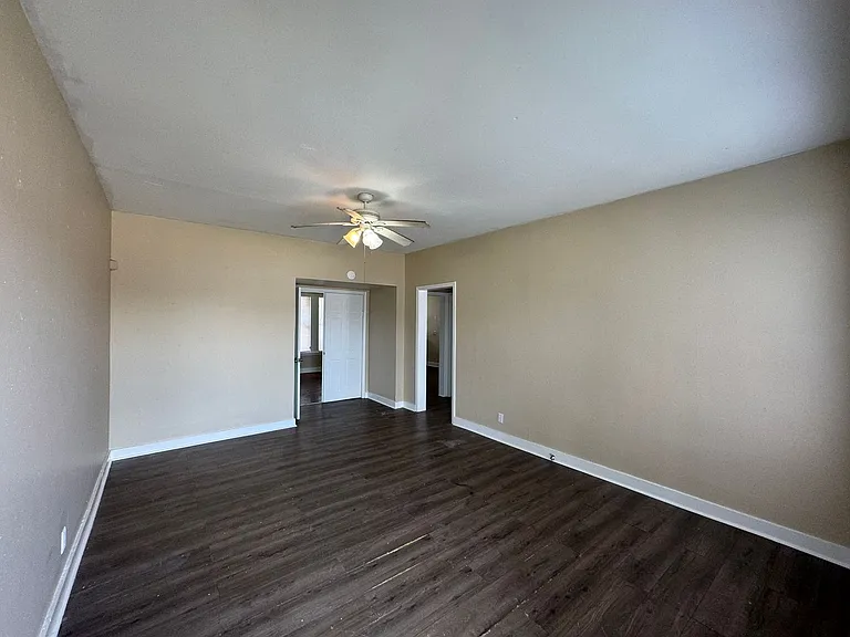 402 Egan St — Photo 2
