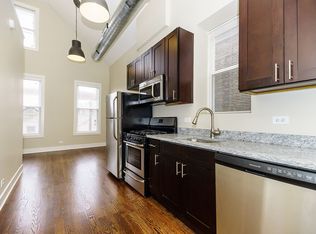 Top Floor Renovated 2 Bed / 1 Bath with Lofted Ceilings!, Chicago, IL 60608