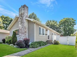 5 Willets Dr, Syosset, NY 11791