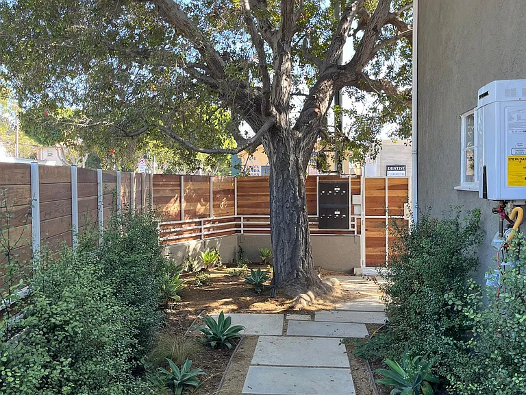 1031 Pico Blvd #3 — Photo 27