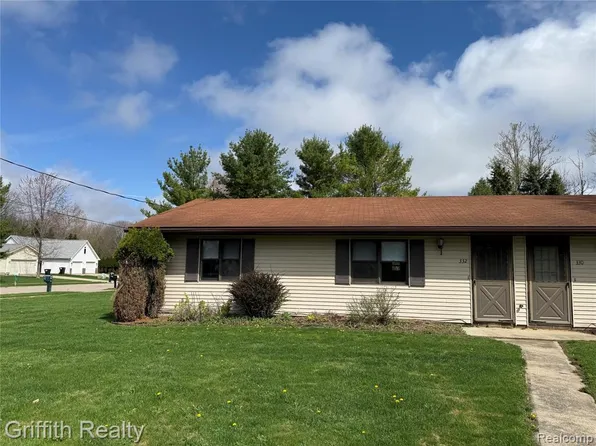 332 Garden Ln #332, Fowlerville, MI 48836