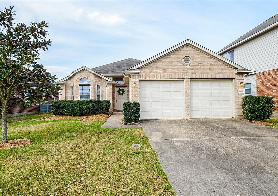 1st image of 1015 Escambia Way Dr