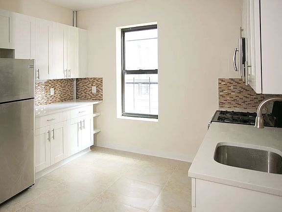 4th image of 250 Clarkson Ave #102