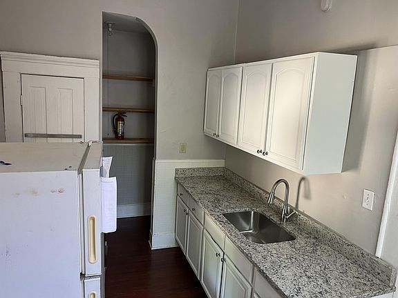 3rd image of 208 W Ormsby Ave APT 9