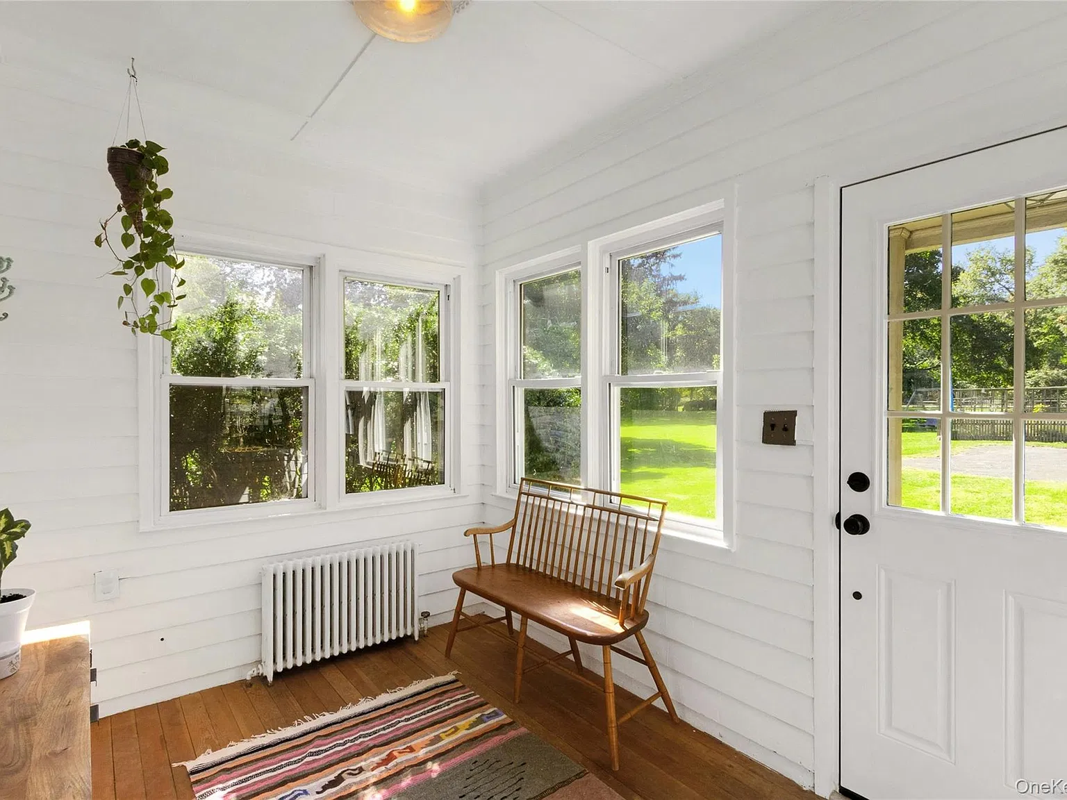 3 bed, 2.0 bath, 1334 sqft, $5,150 — Photo 4