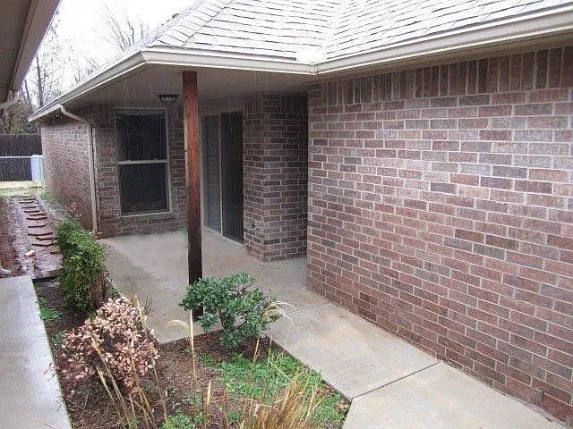 Building Photo - 425 Sterling Pointe Way
