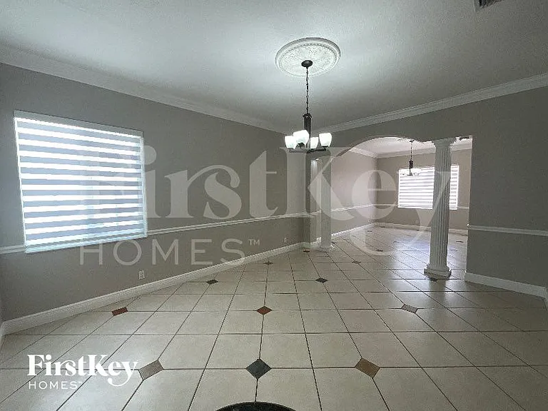 16324 SW 15th St — Photo 3