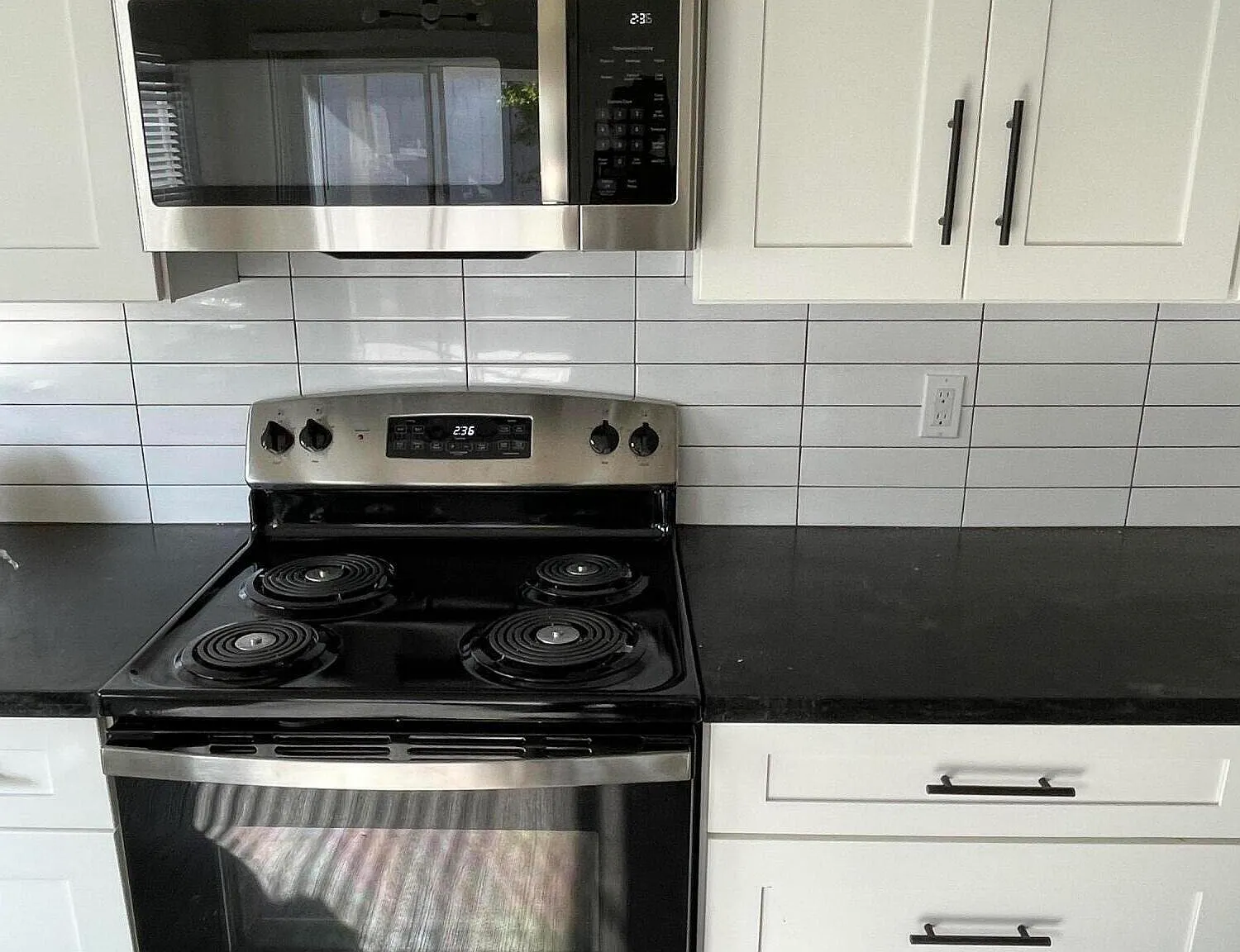 3 bed, 2.0 bath, 1466 sqft, $2,495 — Photo 2