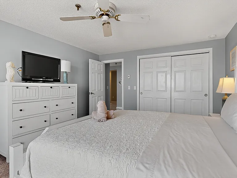 39 W Grand Ave #450 — Photo 26