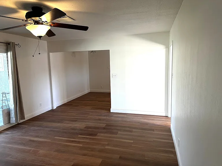 33 Russell Ave — Photo 13