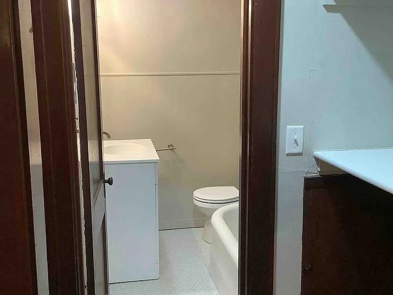 414 6th St #6 — Photo 7
