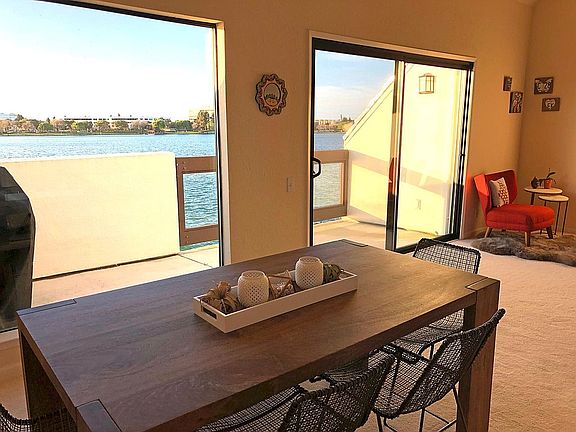 Dining room to Lagoon Patio