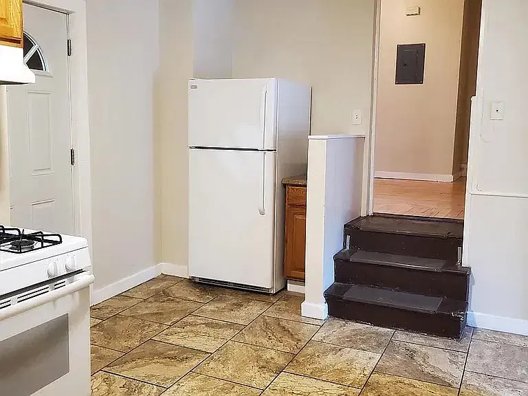 2 bed, 500 sqft, $1,050 — Photo 4