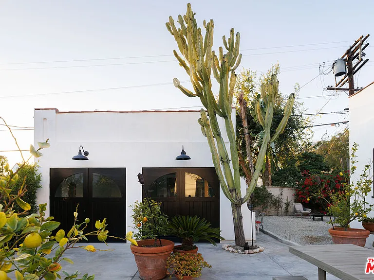 1935 N Catalina St — Photo 16