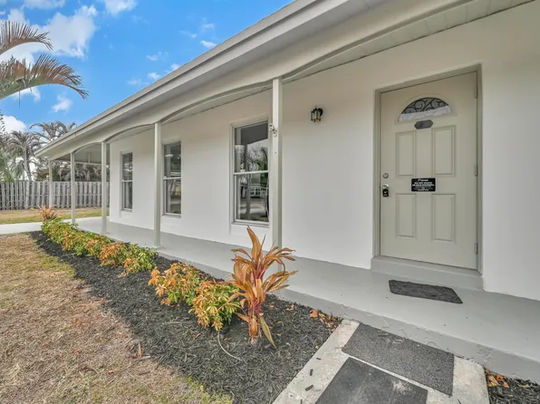 105 SE Castana Court, Port St Lucie, FL 34983