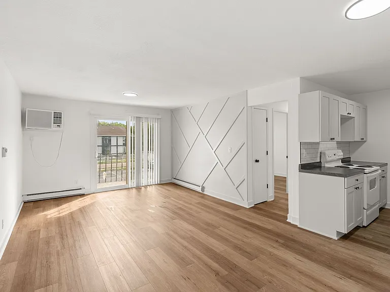 Crossroad Apartments — Photo 12