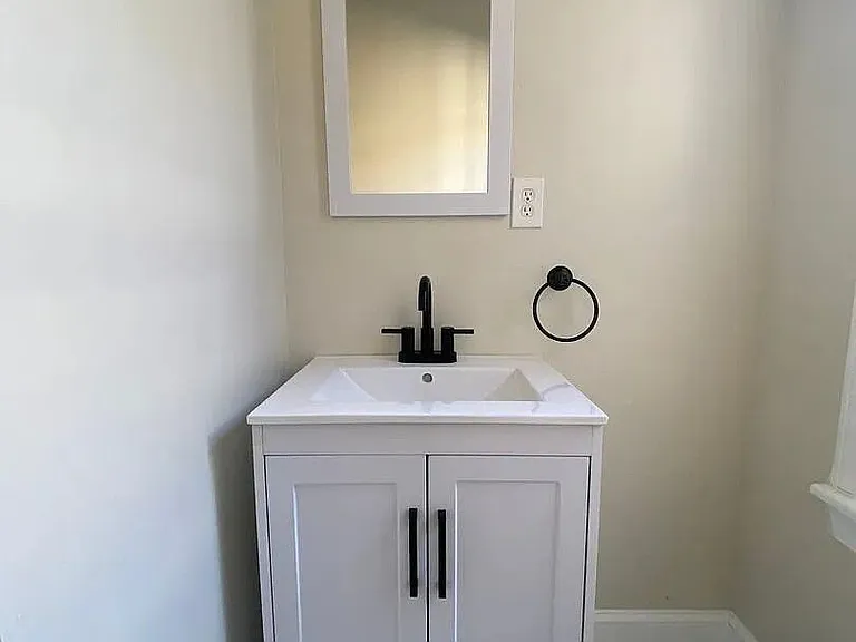 445 Manor St — Photo 17