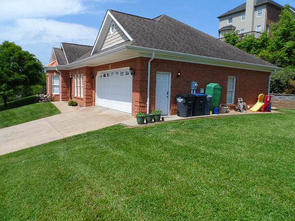 2nd image of 4704 Sterling Ln