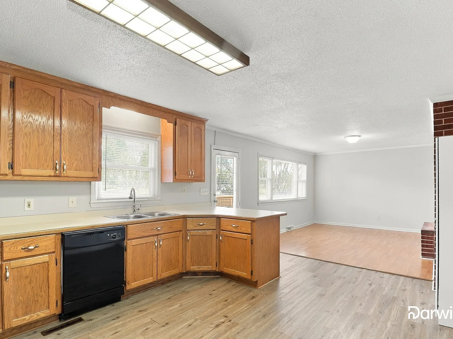 3 bed, 2.0 bath, 1918 sqft, $1,845 — Photo 3